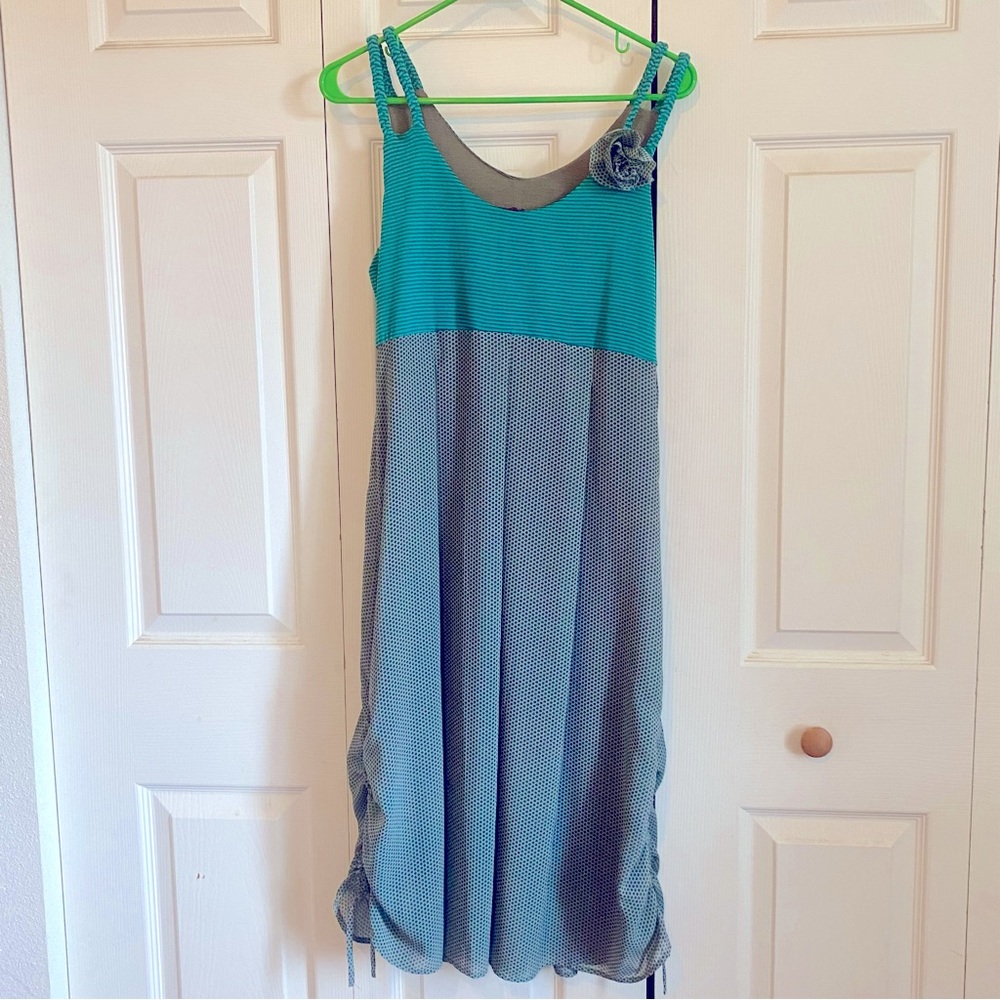 Designed by Moloko Size L Beautiful design & detachable flower. Very rare find!